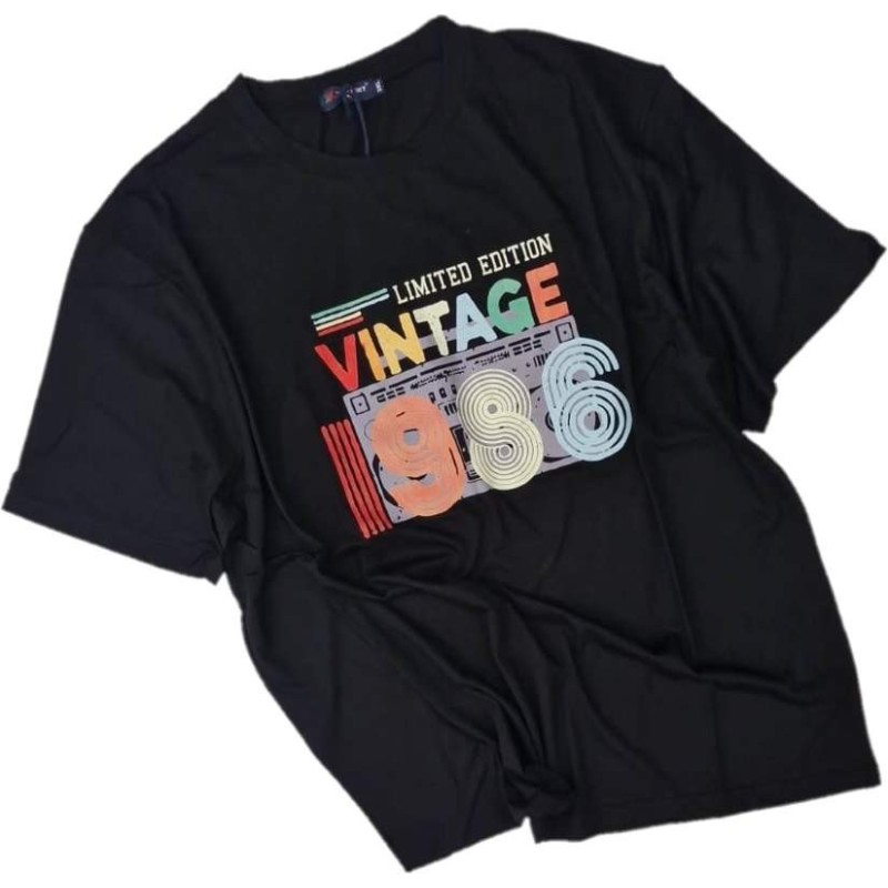 T-shirt Taglie Forti maxfort in cotone girocollo manica corta con stampa in colore nera T-shirt Taglie Forti maxfort in cotone girocollo manica corta con stampa in colore nera